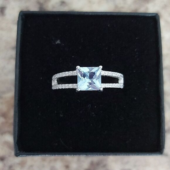 1.2 Carat Sky Blue Topaz 925 Sterling Silver Gemstone Ring - Picture 3 of 13